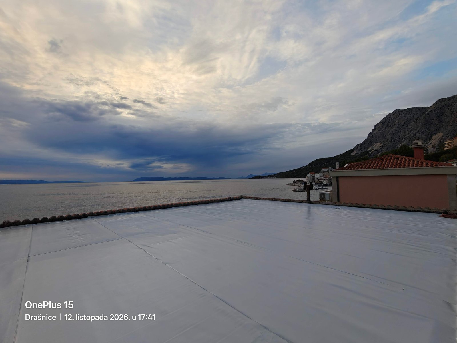 ravni krov drasnice bauder thermofol u15 pogled na more
